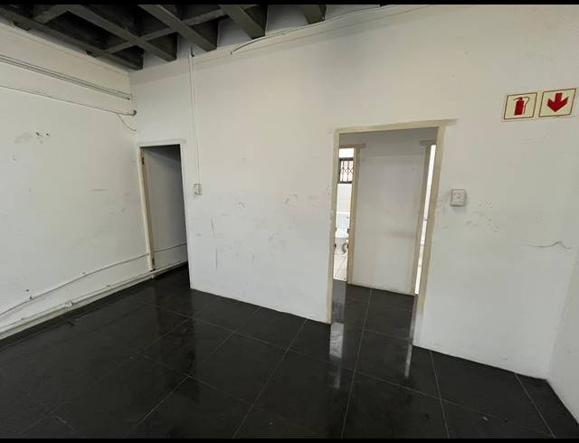 250M² BUSINESS TO LET IN PARKLANDS